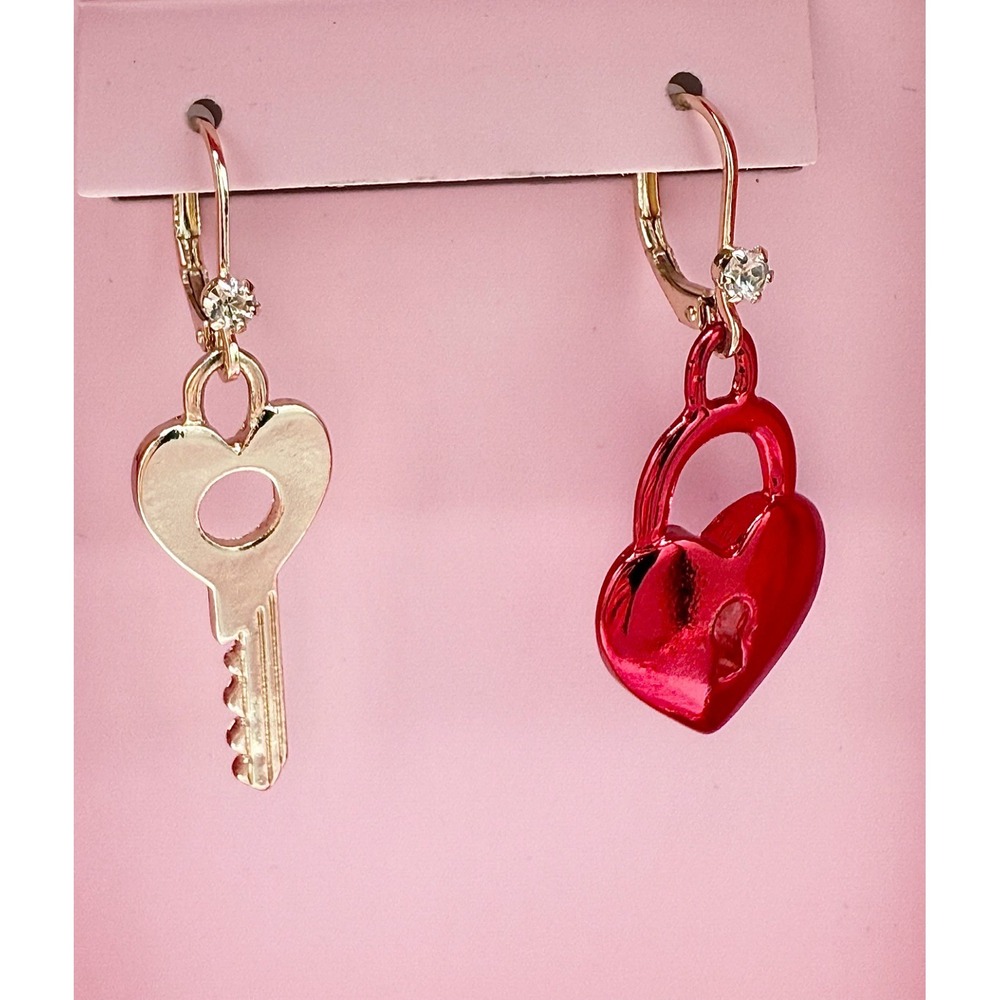 Authentic Betsey Johnson Valentine's Earrings, Lock & Key, Betsey Gift Box NIB - Picture 3 of 5